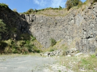 DSC9684 DxO  La carrière de Fruniz, un sill basaltique intrusif dans les flyschs puis verticalisé. Pour certains , il s&#39;agit à l&#39;origine d&#39;un lac de lave.